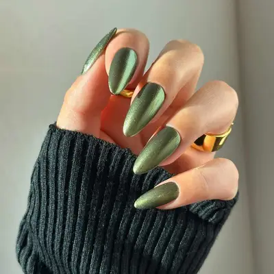 green chrome nails
