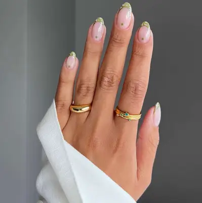 green dot nails
