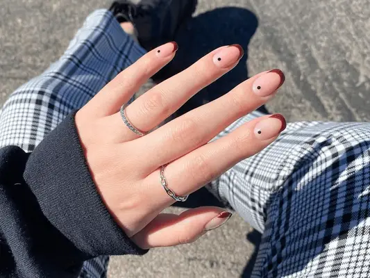 14 idéias de unhas delicadas perfeitas para os devotos mínimos de mani