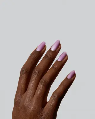 Soft lavender chrome nails. 