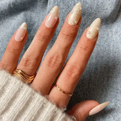 Pearl nails with pearl details