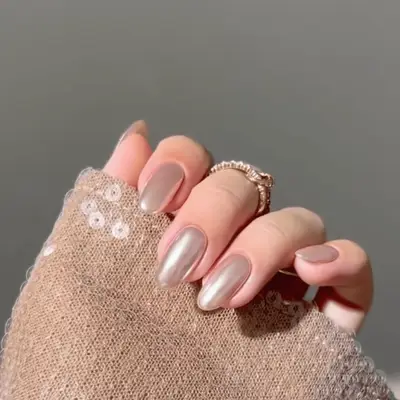 Nude chrome nails