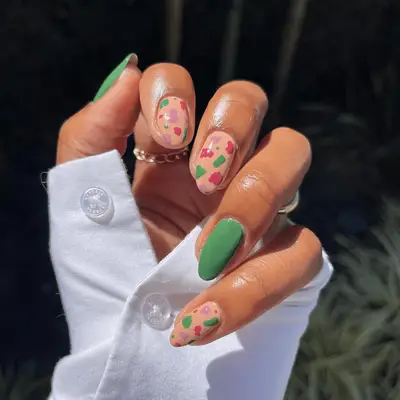 Pastel pink and spring green manicure