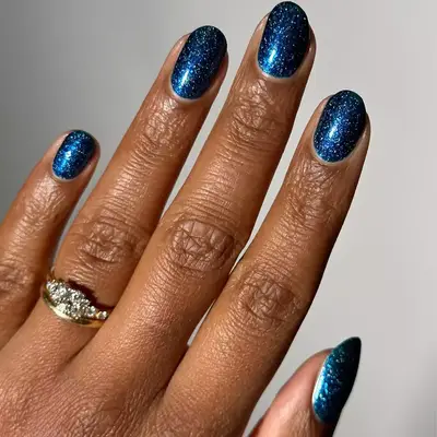 short dark blue sparkly nails