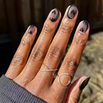 burgundy short nails