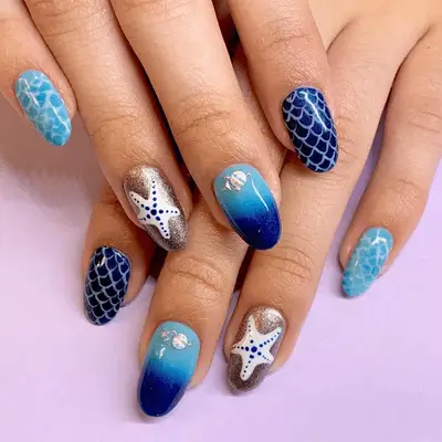 model with blue nails