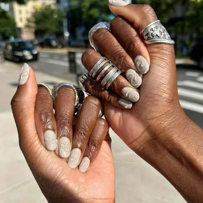 A neutral manicure with dewdrop details