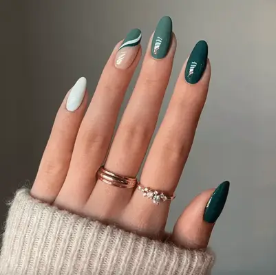 dark green nails