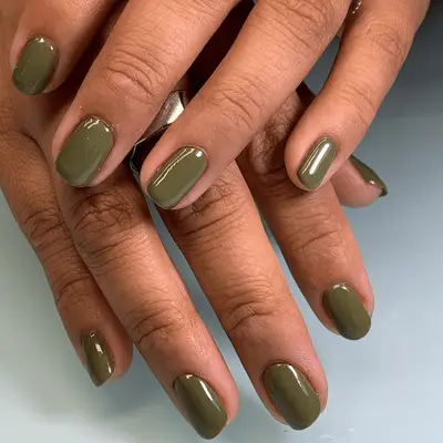 olive green short nails 