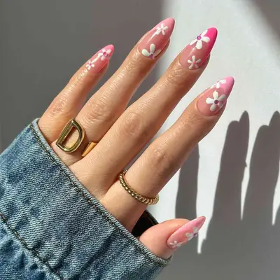Pretty in Pink daisy nails