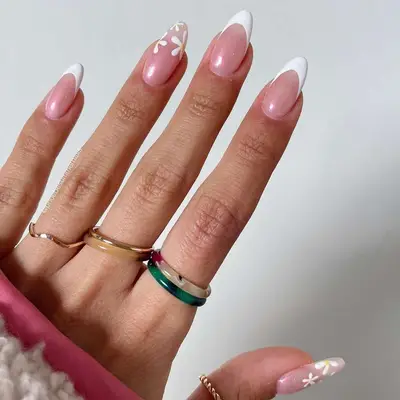 Iridescent white Daisy nails