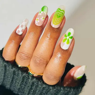 Groovy Green daisy nails