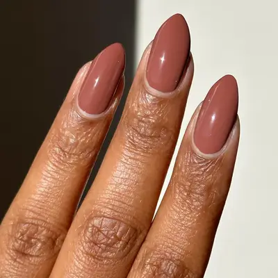 cinnamon colored medium length nails