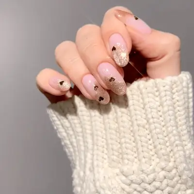 gold heart velvet nails