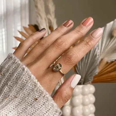 Close up of a gradient nude manicure