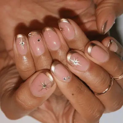 @imarninails negative space manicure 