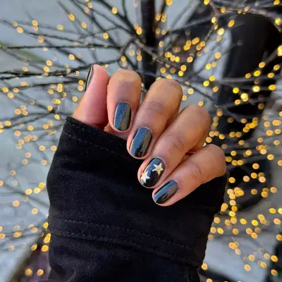 black nails with gold stars
