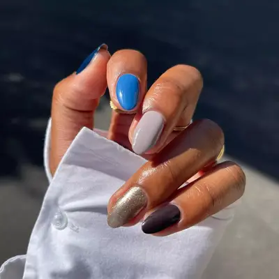 Cobalt Contrast Skittle Nails in gray and blue