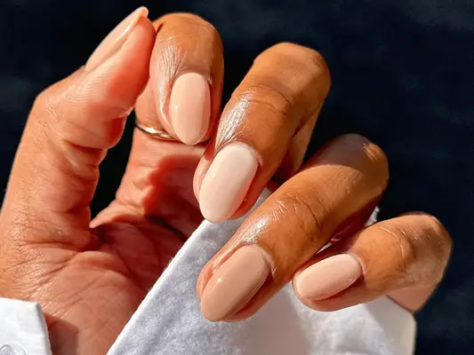 short nude nails