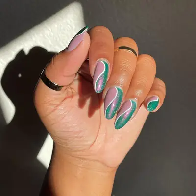 Mauve and metallic green nails with central white stripe