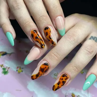 Long nails with tortoise shell and green design
