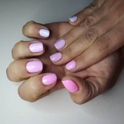 Gradient pink nails