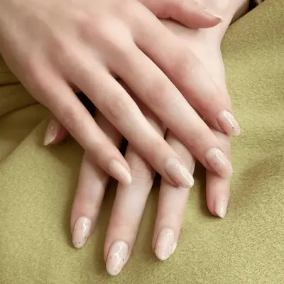 Nude glitter manicure