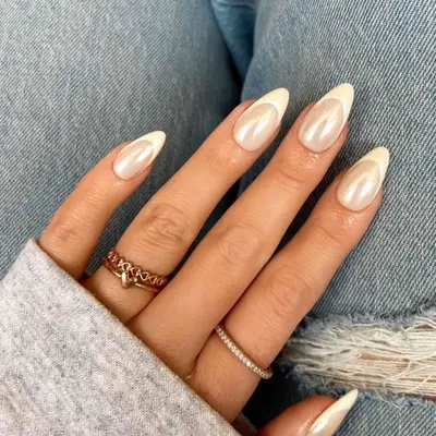 Cozy Cream Chrome French Tips
