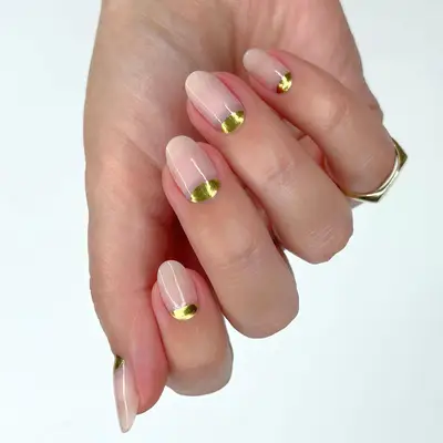 gold chrome accent nails