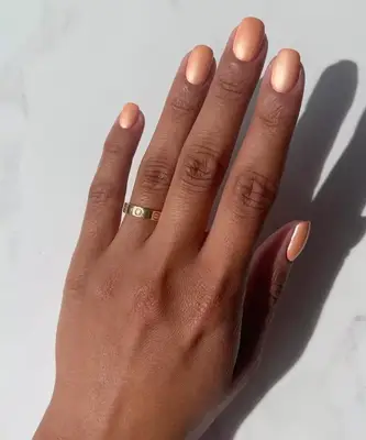 gold reflect peach nails