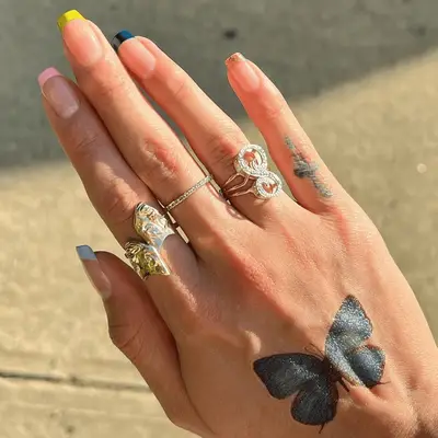 Square-tipped French nails