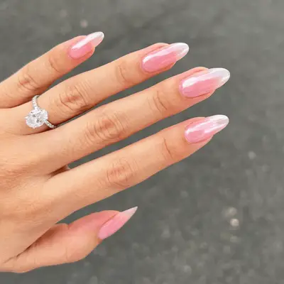 Oval-shaped manicure with chrome pink nail polish