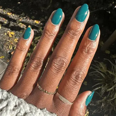 dark green short nails