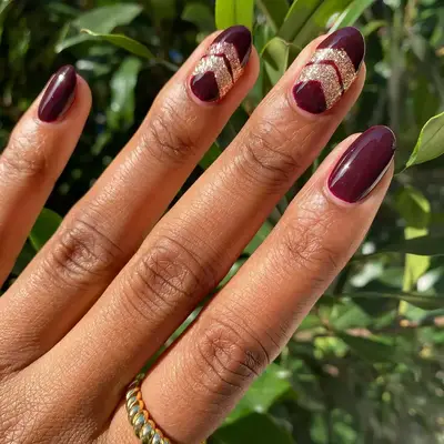 Square-shaped nails with magnetic burgundy polish