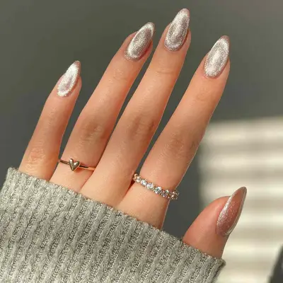 A pearly velvet manicure against a sunlit, neutral background