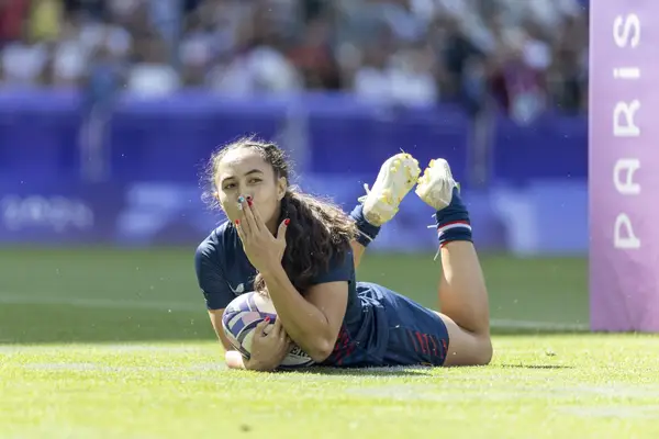 Alex Sedrick scoring during the women