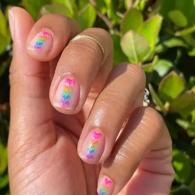 Minimalist Tie Dye Nails - MYM Beauty Tie Dye Nails 
