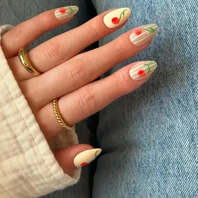 30 lipca pomysły na manicure, które są cieplejsze niż letnie słońce