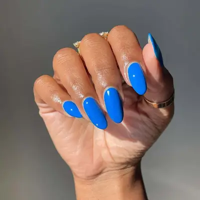 Long nails with bright blue nail polish