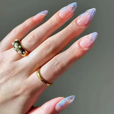 Almond nails sea-shell designs and pearls