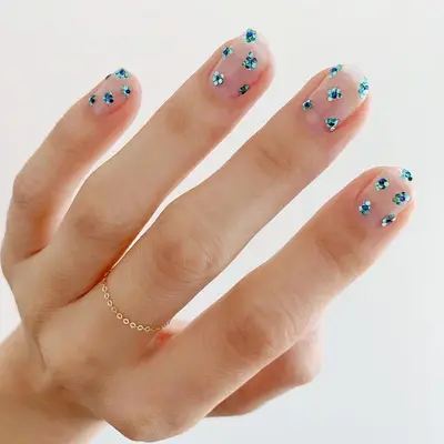 Short nude nails with gemstone florals appliques 