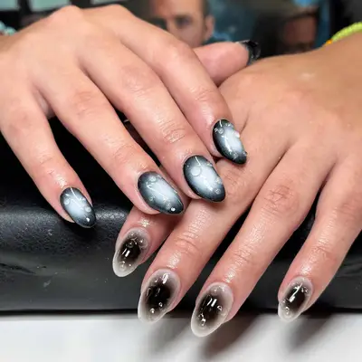 two different ombre designs in the same manciure