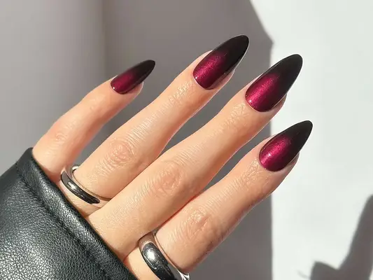 17 Goth Almond Nail Idéer til en mørk romantisk manikyr