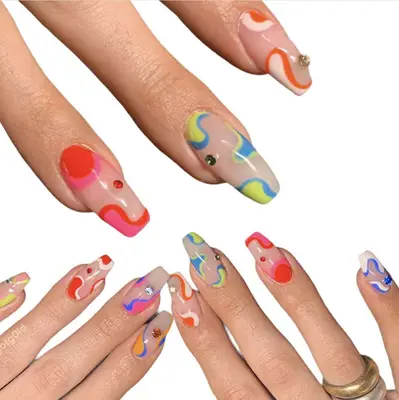 psychedelic patterned nails
