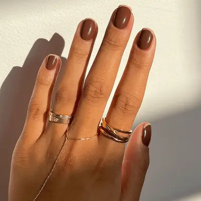 Light cream with dark accent brown manicure