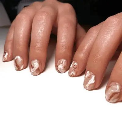 gradient brown nails