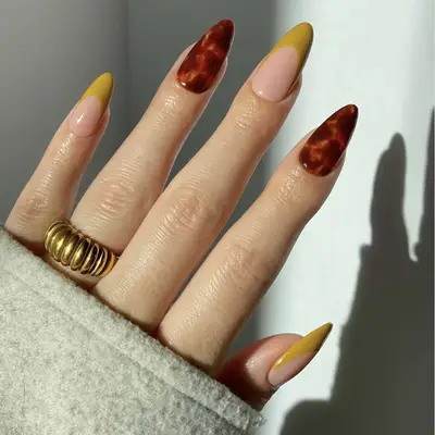 Close up of a tortoiseshell and chartreuse french mani