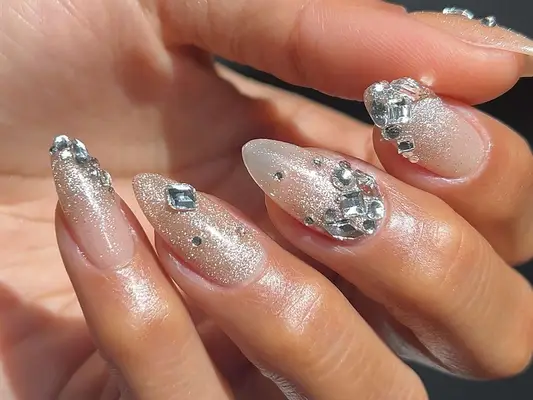 20 nápadů na nehty diamantových nehtů pro jiskřivou manikúru na rod