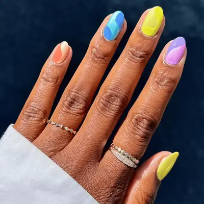 multicolor gradient manicure 