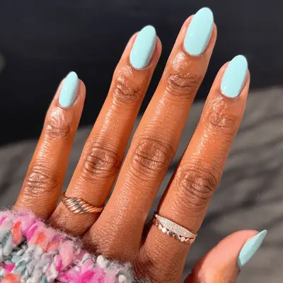 baby blue short nails
